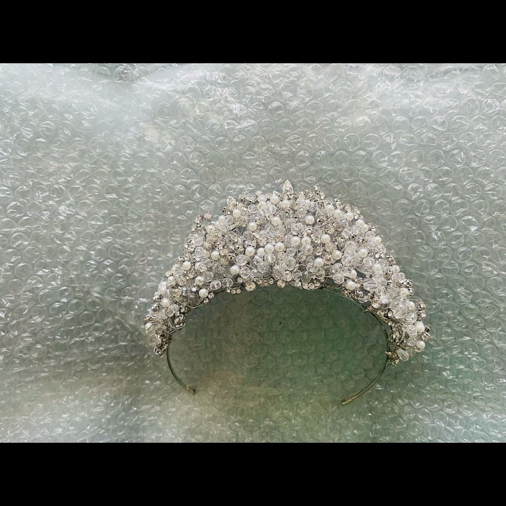 Headband/tiara with pearls and Rhinestones